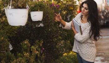 Jardins temáticos: como criar um espaço inspirado em estilos como zen, inglês, tropical, entre outros | Flora Horizonte